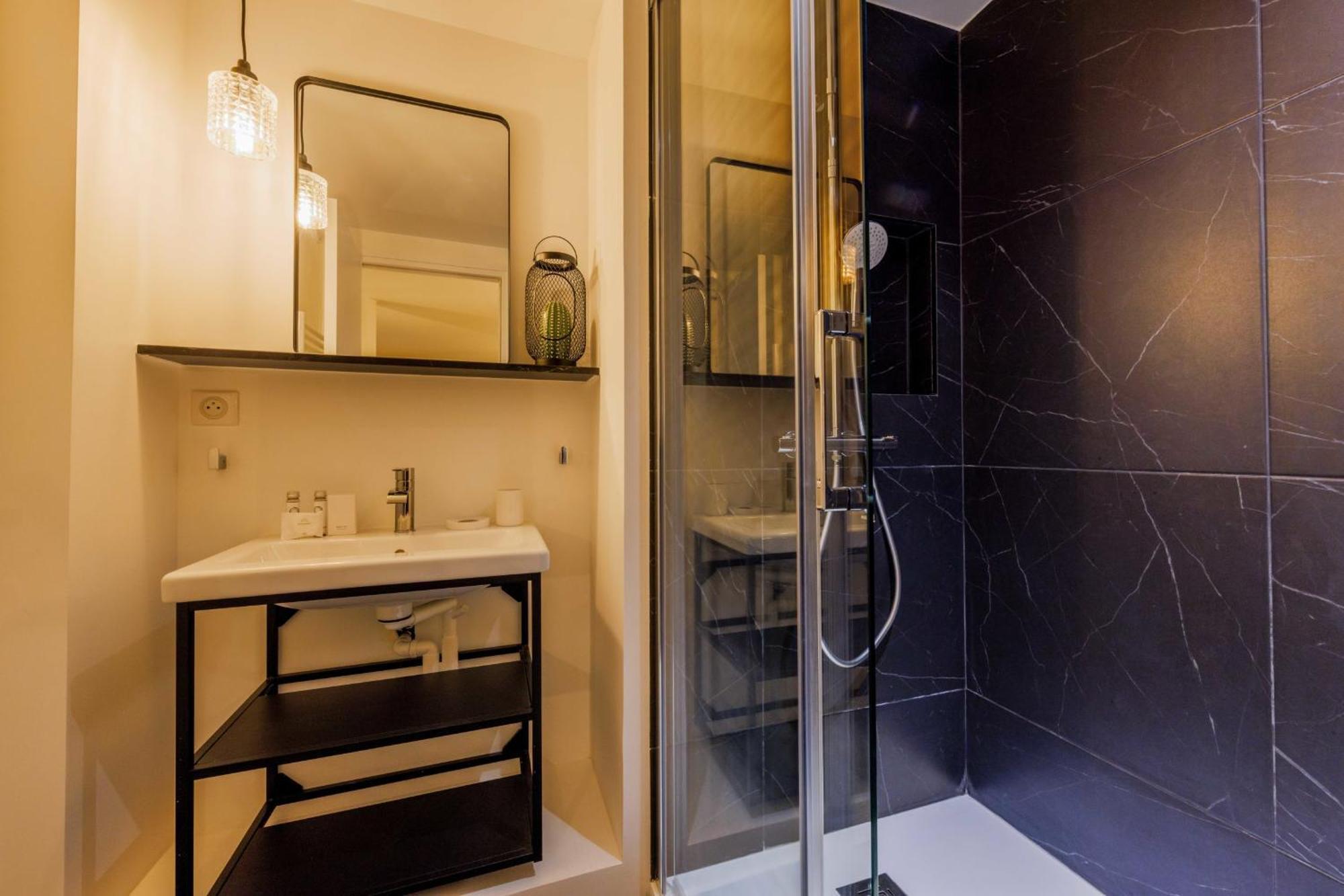 Apartment Exceptionnel Duplex A Proximite De Montmartre! *